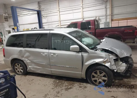 2012 Chrysler Town & Country Touring z USA, uszkodzony, nr VIN 2C4RC1BG3CR116320